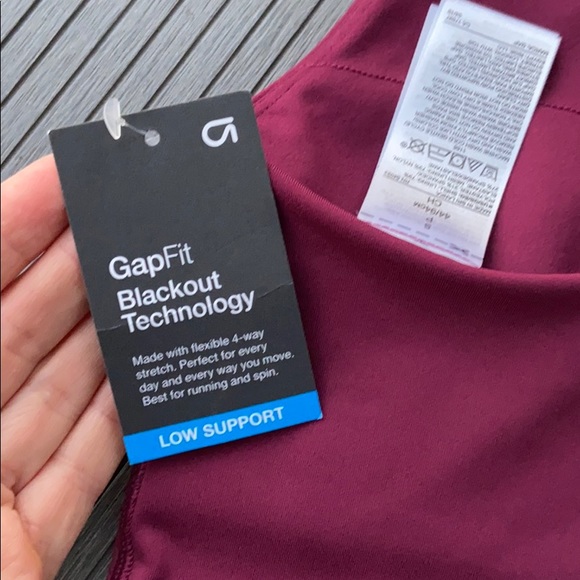 GapFit Sports Bra Low Impact with Racerback - Picture 4 of 7